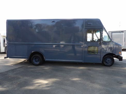 Used 2019 Ford E-450 and Econoline 450 Super Duty image 2