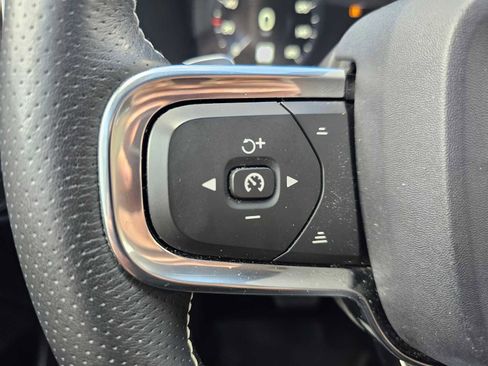 Used 2020 Volvo XC40 T5 R-Design w/ Protection Package image 36