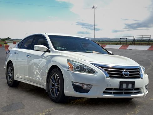 Used 2014 Nissan Altima 2.5 S FWD image 2