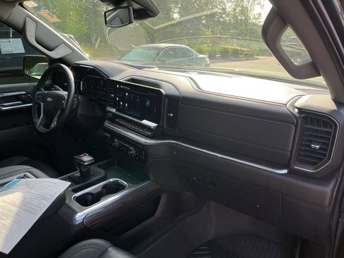 Used 2022 Chevrolet Silverado 1500 LTZ AWD/4WD image 11