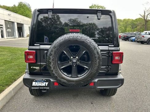 Used 2022 Jeep Wrangler Unlimited Sahara AWD/4WD image 7