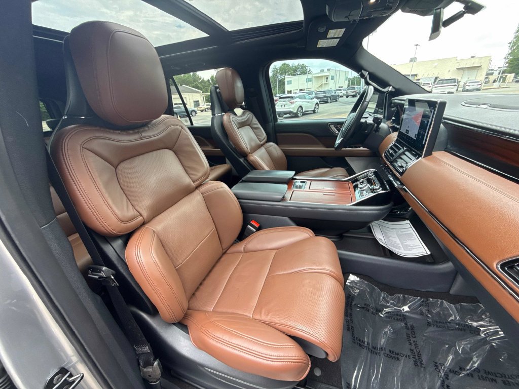 Used 2023 Lincoln Navigator Reserve AWD/4WD image 24