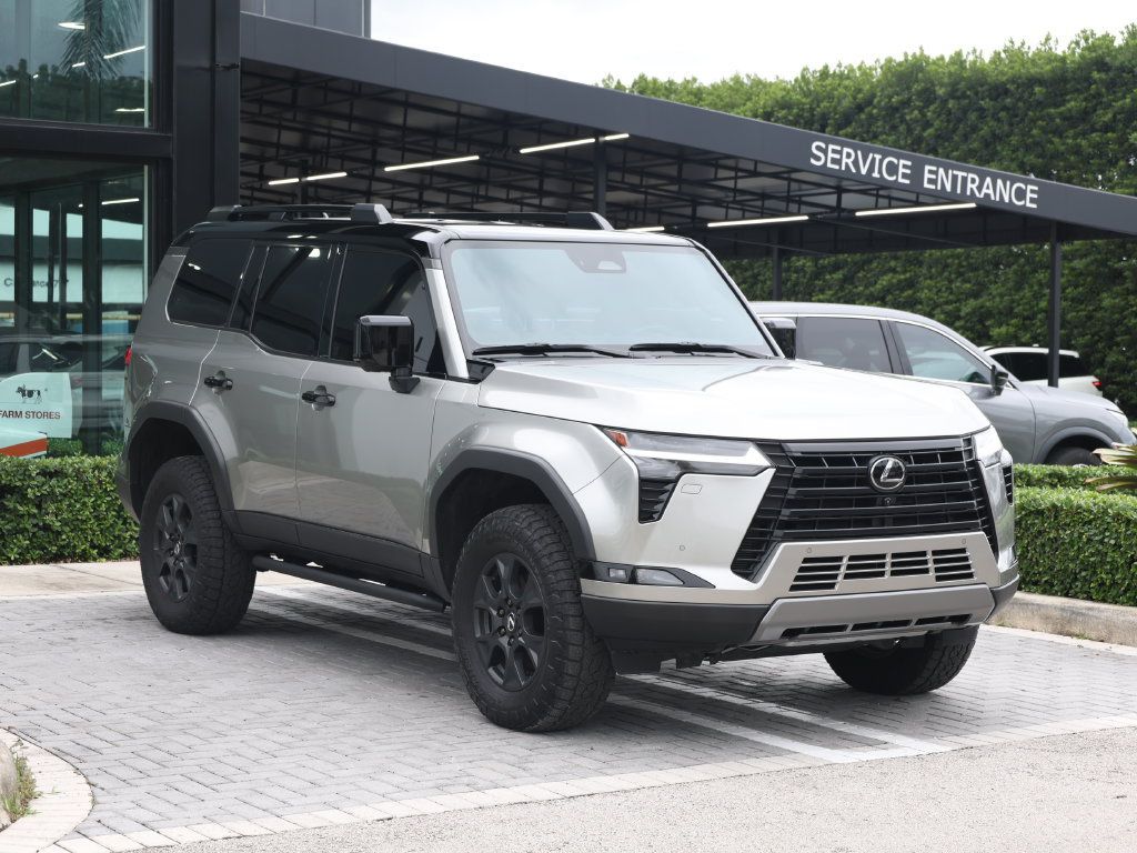 Used 2025 Lexus GX 550 AWD/4WD image 2