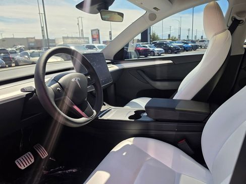Used 2024 Tesla Model Y Performance AWD/4WD image 9
