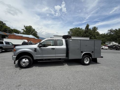 Used 2020 Ford F350 XL w/ Power Equipment Group image 4