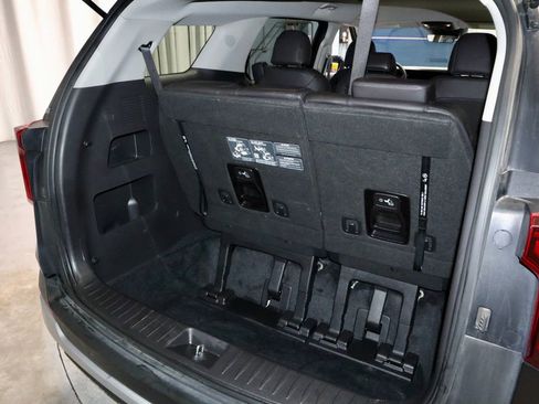 Used 2025 Kia Carnival image 16