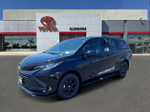 New 2026 Toyota Sienna XLE Woodland Edition AWD/4WD image 7
