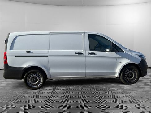 Used 2023 Mercedes-Benz Metris image 6