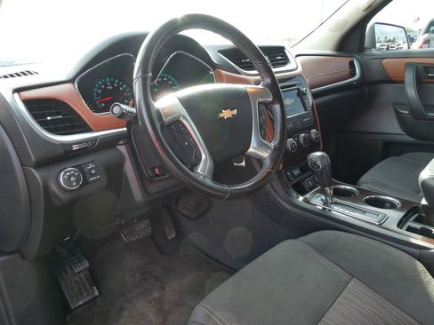 Used 2017 Chevrolet Traverse LT w/ Style and Technology Package FWD image 23