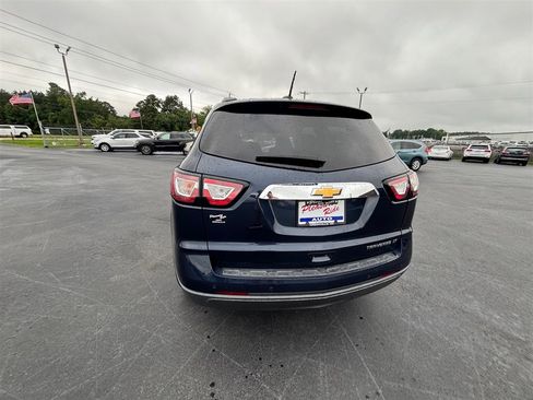 Used 2016 Chevrolet Traverse LT w/ Style and Technology Package image 4