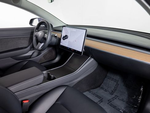 Used 2018 Tesla Model 3 Performance image 24