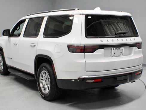 Used 2023 Jeep Wagoneer 2WD image 10