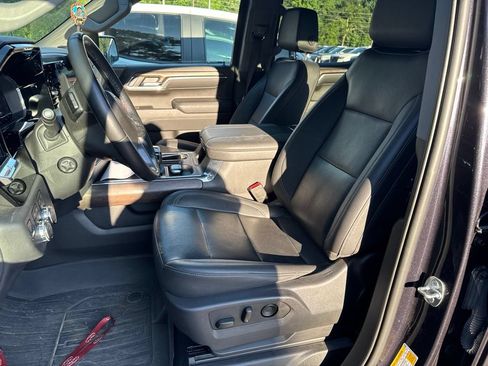 Used 2023 GMC Sierra 1500 SLT w/ SLT Premium Package AWD/4WD image 4