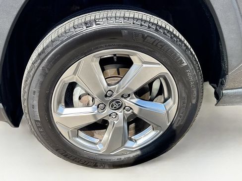 Used 2021 Toyota RAV4 XLE Premium AWD/4WD image 42
