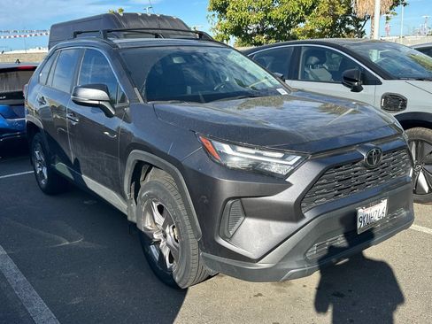 Used 2023 Toyota RAV4 XLE w/ Convenience Package FWD image 2