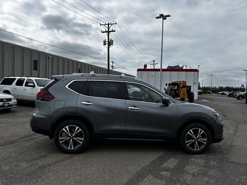 Used 2020 Nissan Rogue SV w/ Premium Package AWD/4WD image 6