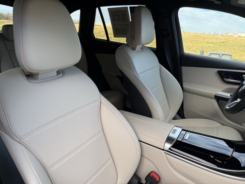 Used 2024 Mercedes-Benz GLC 300 300 image 35