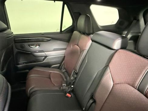 Used 2025 Honda Pilot Black Edition image 39