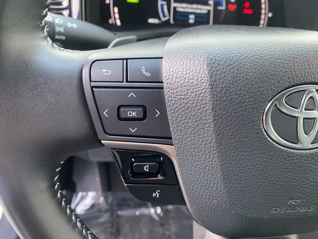 Used 2025 Toyota Camry SE FWD image 19