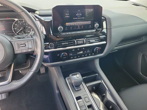Certified 2024 Nissan Pathfinder SV w/ Black Appearance Package FWD image 21