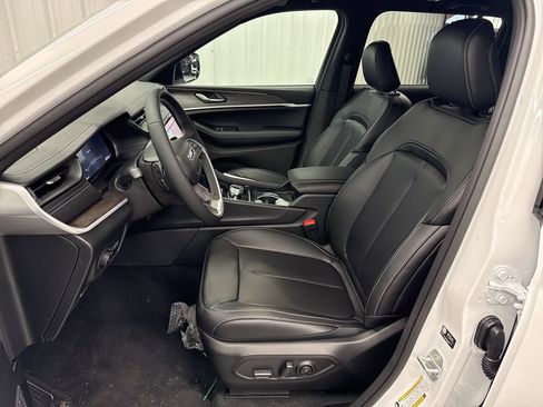 New 2026 Jeep Grand Cherokee Limited AWD/4WD image 14