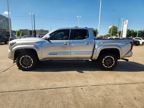 Certified 2025 Toyota Tacoma TRD Sport AWD/4WD image 4