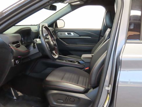 Used 2025 Ford Explorer ST-Line w/ Premium Package image 16