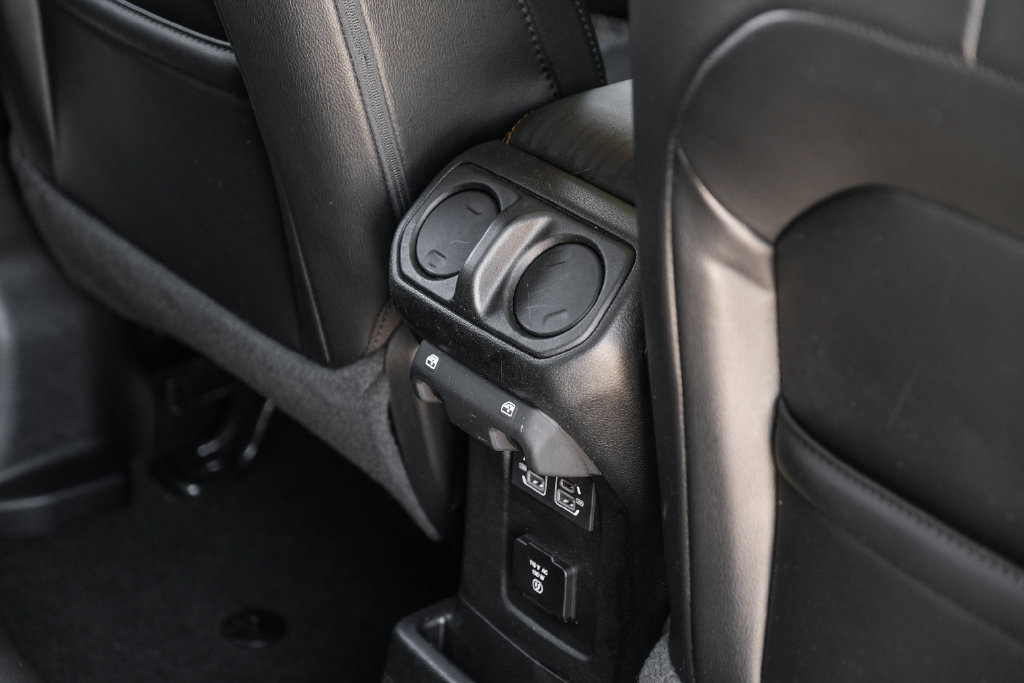 Used 2021 Jeep Wrangler Unlimited Sahara AWD/4WD image 49