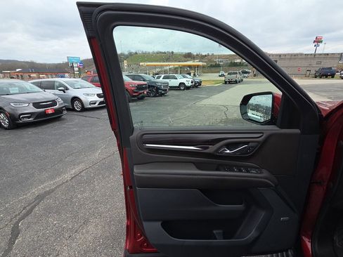 Used 2023 GMC Yukon Denali w/ Denali Reserve Package image 12