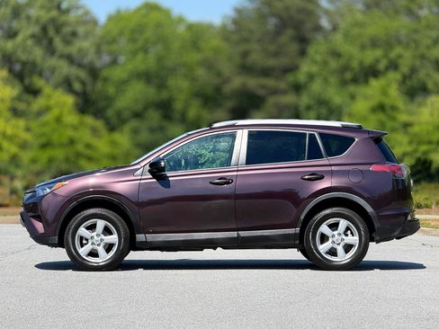 Used 2018 Toyota RAV4 LE w/ All Weather Liner Package FWD image 9