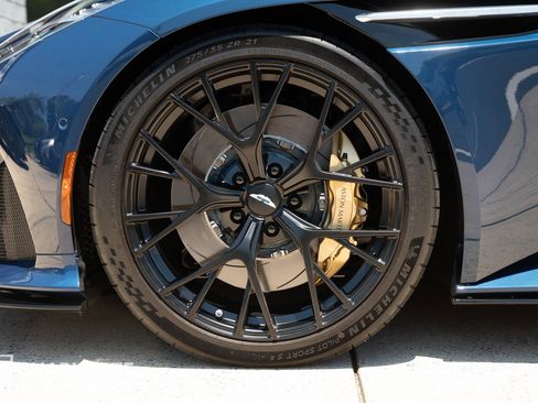 Used 2025 Aston Martin DB12 Coupe RWD image 12
