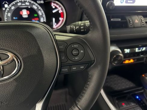 Used 2023 Toyota RAV4 XLE Premium image 18