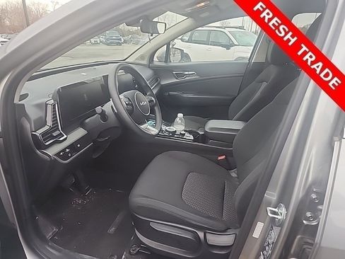 Used 2023 Kia Sportage LX image 4