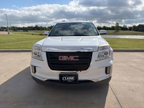 Used 2017 GMC Terrain SLE w/ Technology Package FWD image 3