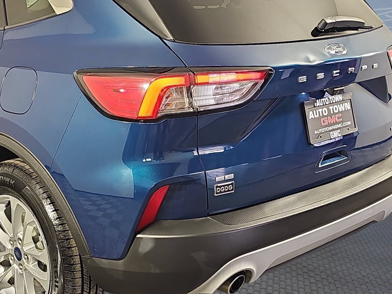 Used 2020 Ford Escape SE FWD image 29
