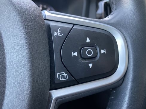 Used 2022 Volvo S60 B5 Momentum w/ Premium Package image 29