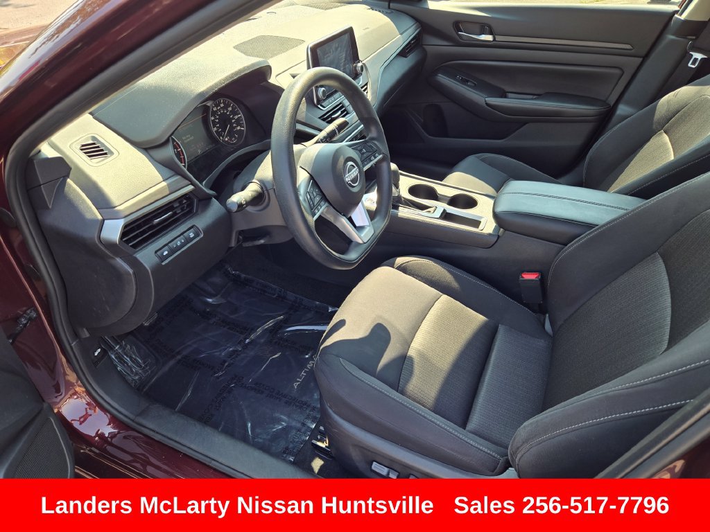 Used 2025 Nissan Altima 2.5 SV FWD image 17