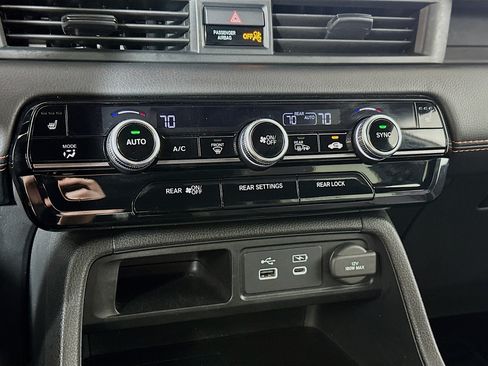 Used 2023 Honda Pilot TrailSport image 15