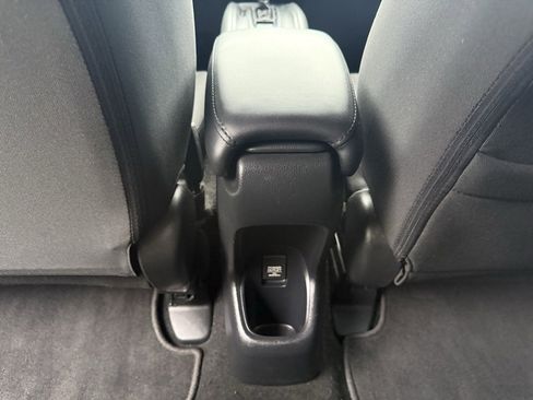 Used 2018 Honda HR-V LX image 11