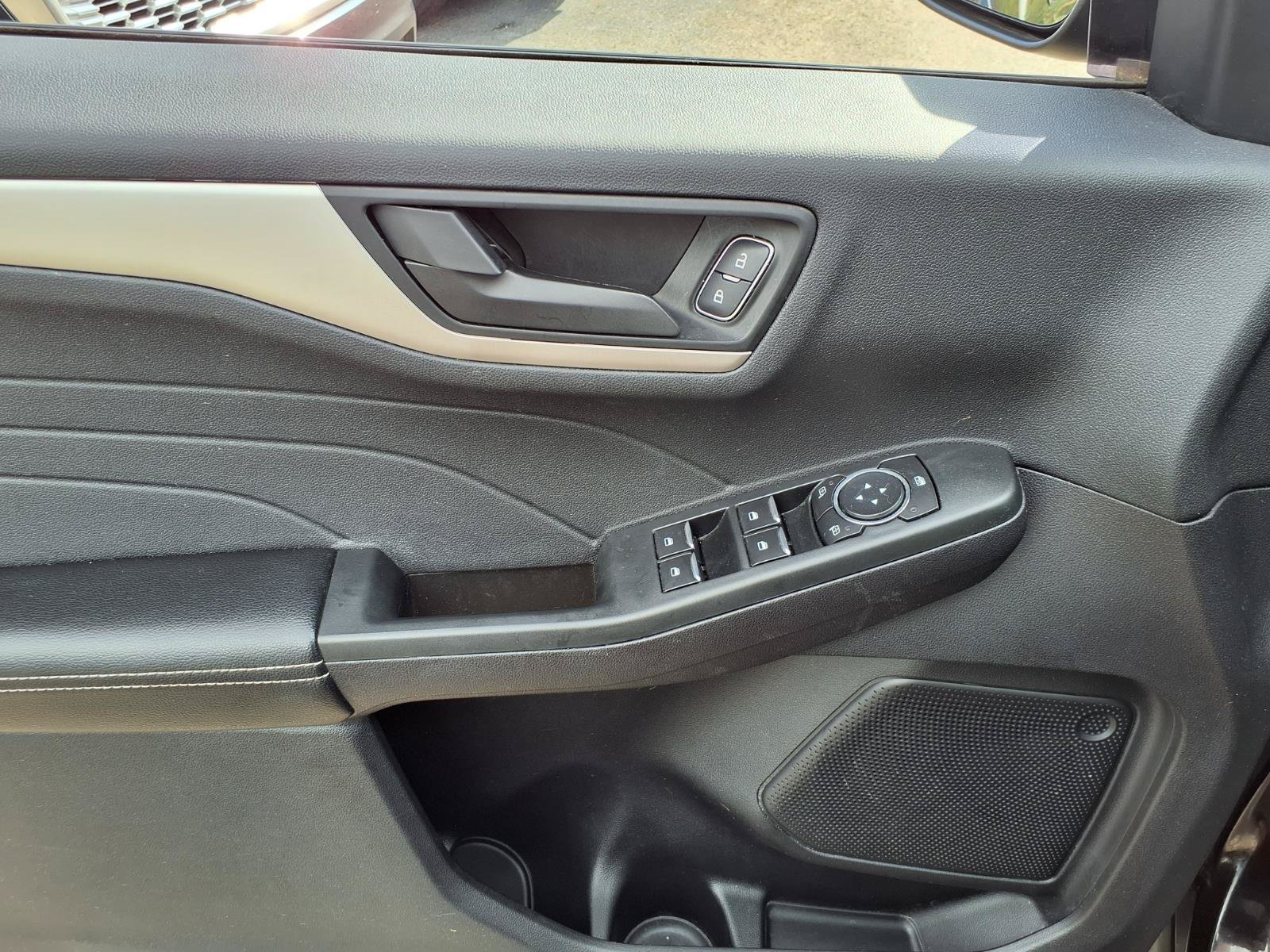 Used 2022 Ford Escape SE w/ SE Sport Appearance Package AWD/4WD image 16