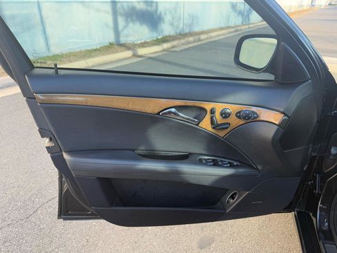 Used 2007 Mercedes-Benz E 350 4MATIC Sedan image 14