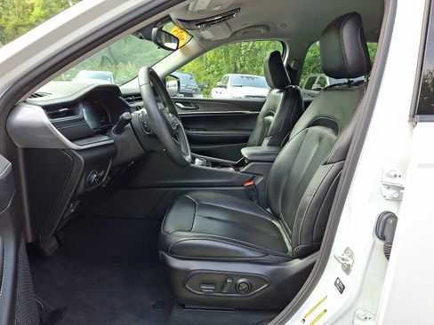 Certified 2023 Jeep Grand Cherokee L Limited AWD/4WD image 14