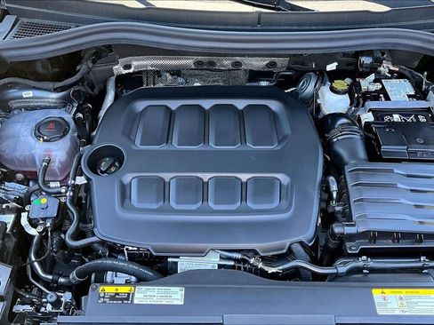 Certified 2026 Volkswagen Tiguan SE AWD/4WD image 9