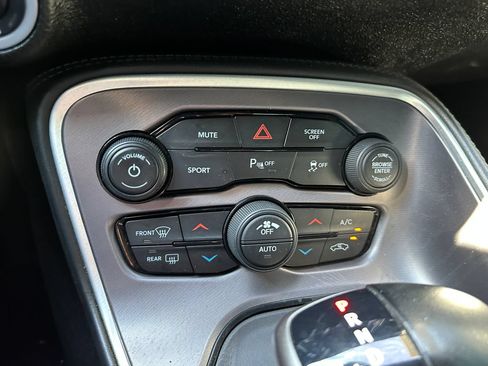 Used 2019 Dodge Challenger R/T w/ Driver Convenience Group RWD image 27