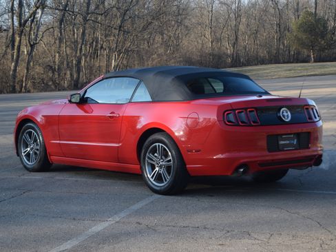 Used 2013 Ford Mustang Premium image 19