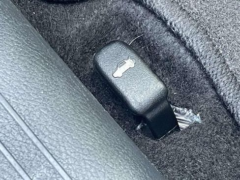 Used 2025 Nissan Versa S FWD image 18
