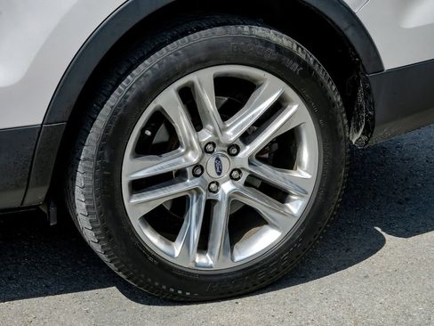 Used 2017 Ford Explorer XLT w/ Equipment Group 202A FWD image 61