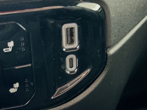 Used 2024 GMC Sierra 1500 Elevation image 32