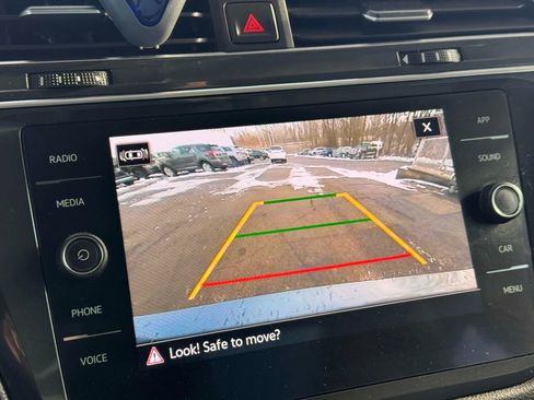 Used 2021 Volkswagen Tiguan SE R-Line image 38