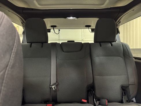 Used 2025 Jeep Wrangler Unlimited Rubicon image 13